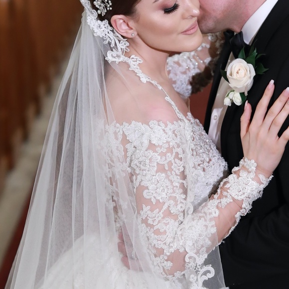 WEDDING PARTIALLY LACE VEIL PRONOVIAS (BARCELONA) main image 4